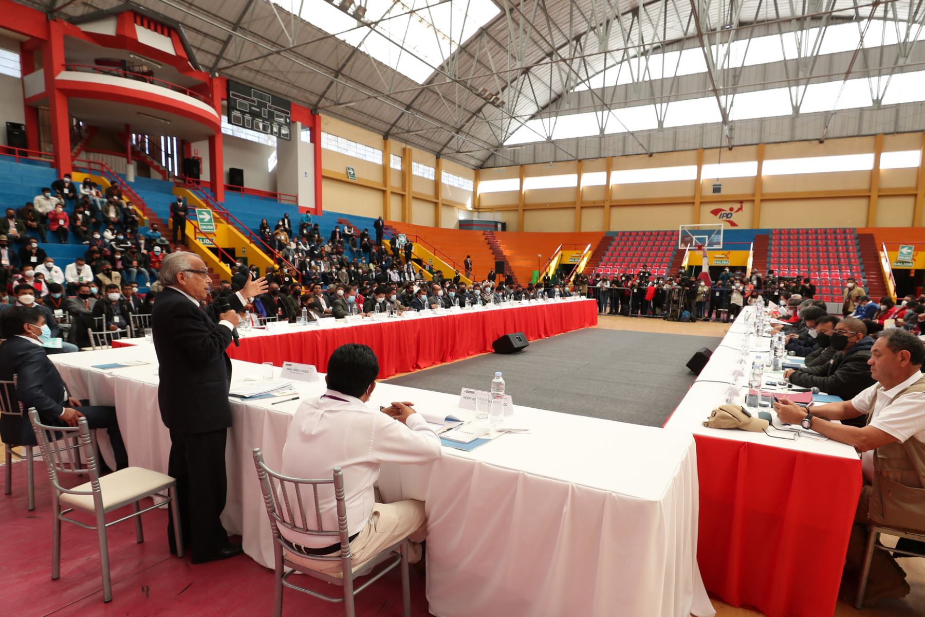 El jefe del Gabinete Ministerial, Aníbal Torres, inaugura la XVIII sesión descentralizada del Consejo de Ministros en Áncash. Foto: PCM