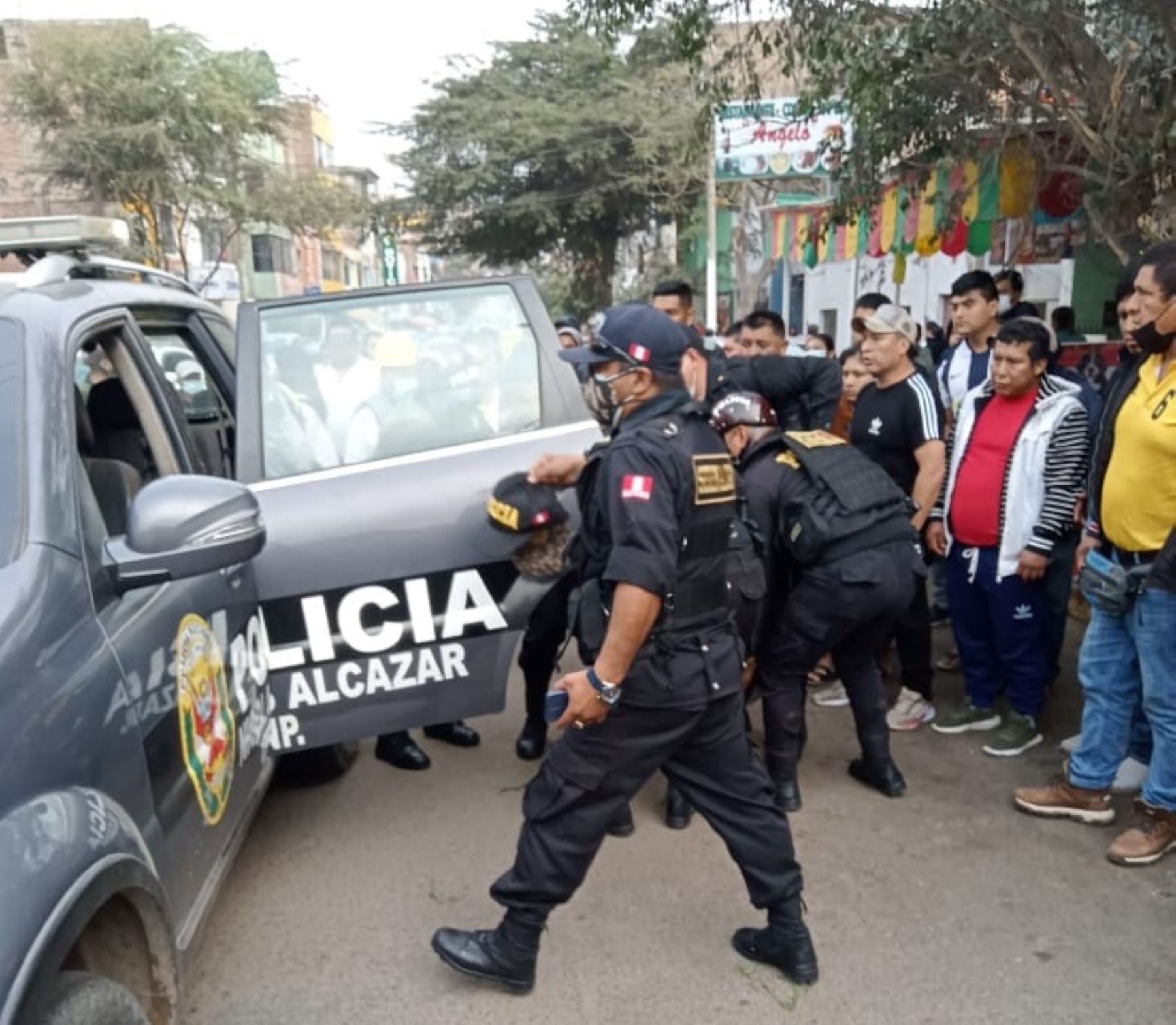Policía y un civil son asesinados a balazos tras violento asalto perpetrado en el distrito de El Porvenir, provincia de Trujillo, región La Libertad.