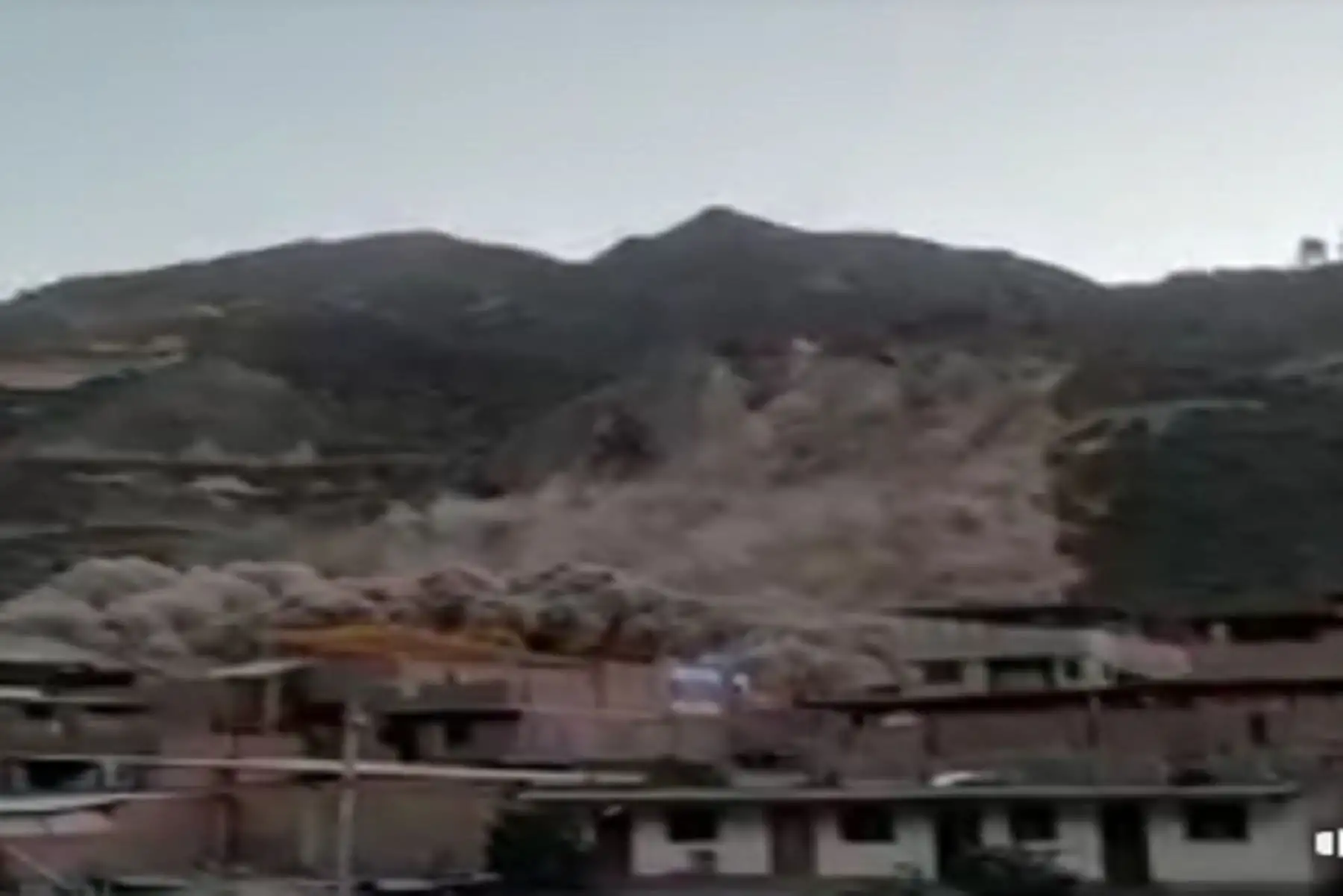 Los pacientes fueron afectados por el polvo y la tierra producto del deslizamiento, pero no presentaron lesiones graves.