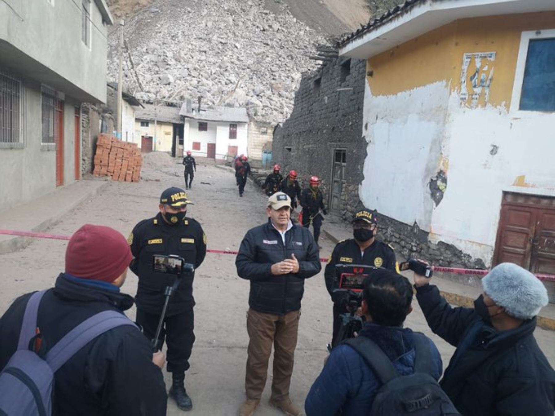 Ministro de Defensa, José Luis Gavidia, se encuentra en la zona donde se produjo el deslizamiento de tierra en el distrito de Chavín de Huántar, en Áncash.