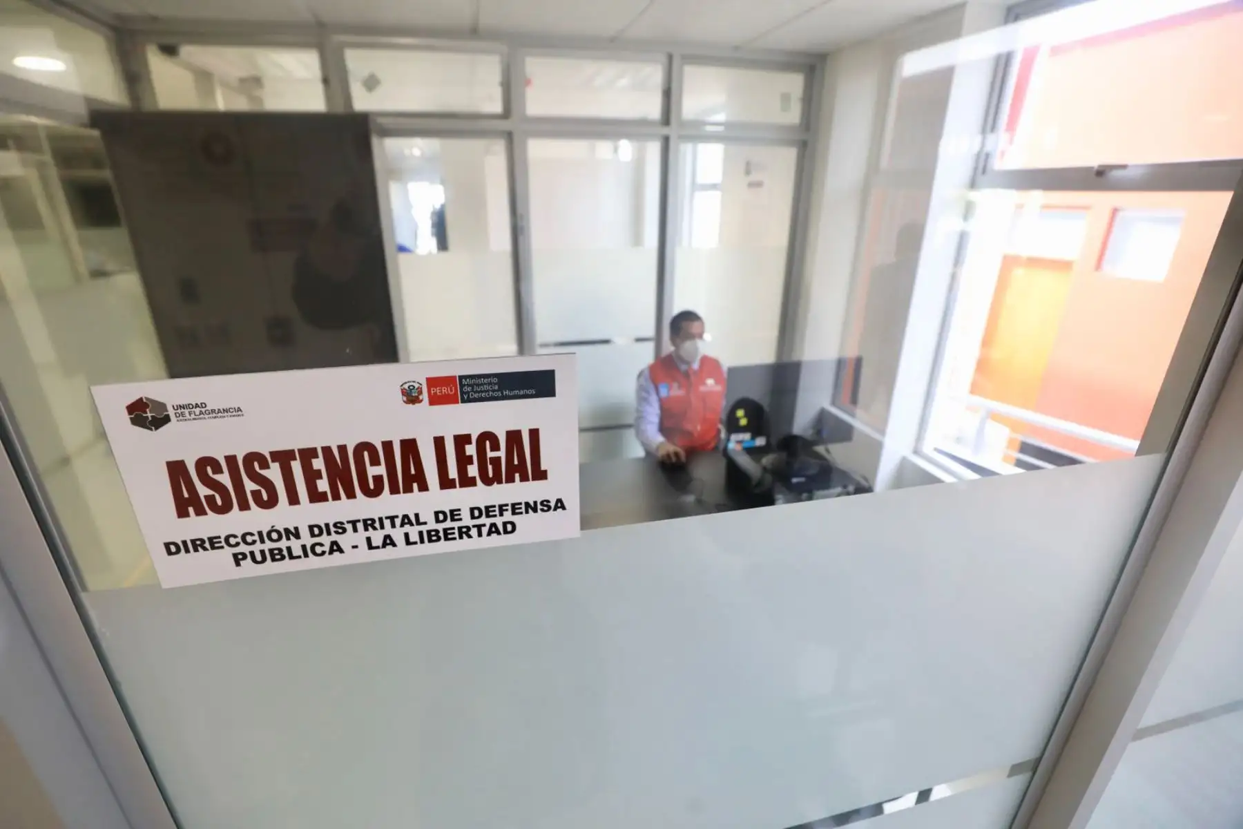 El presidente de la República, Pedro Castillo;  la presidenta del Poder Judicial, Elvia Barrios y el ministro de Justicia y Derechos Humanos, Félix Chero participan en la inauguración de la Unidad de Flagrancia Delictiva de Trujillo.
Foto: @MinjusDH_Peru