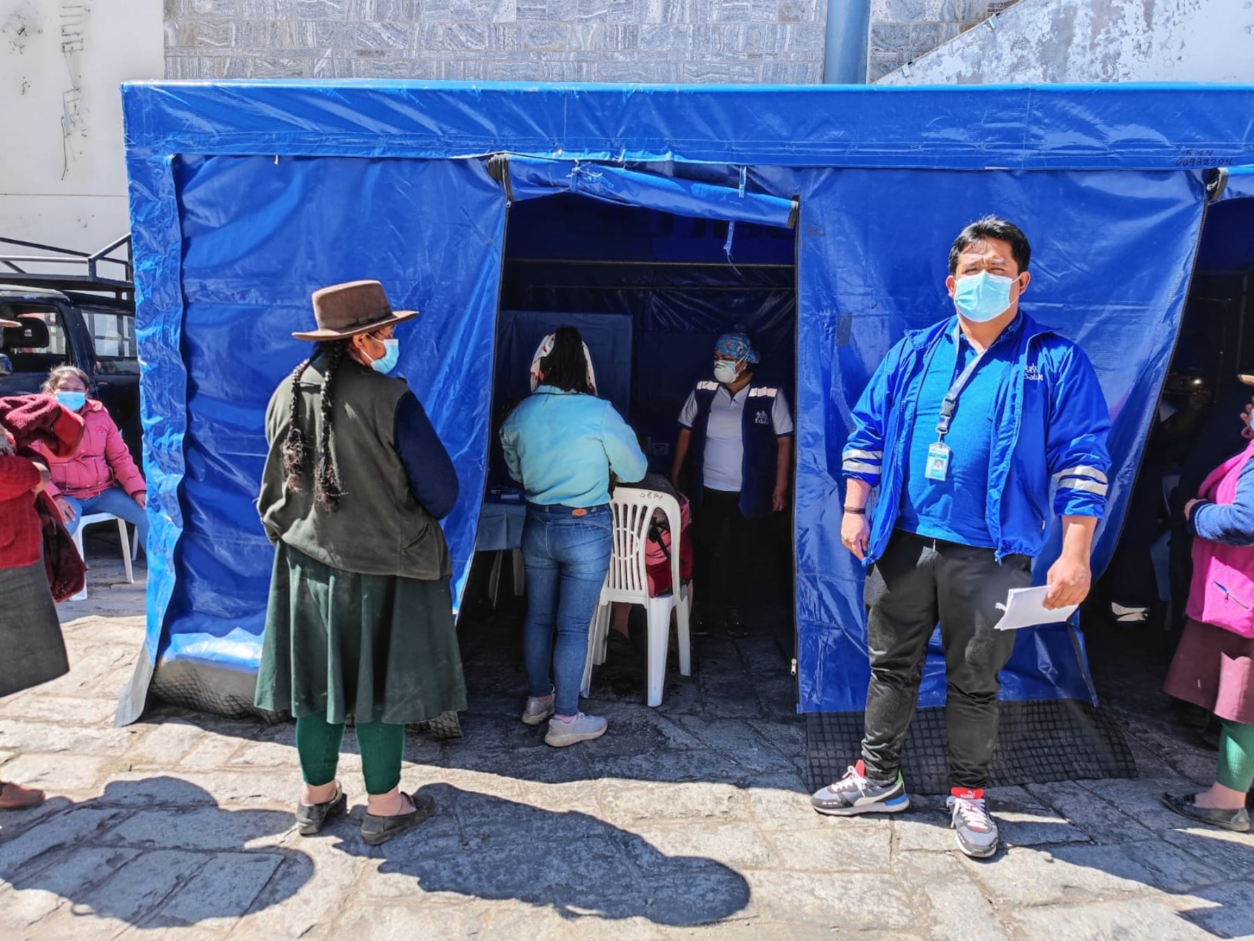 Equipo del Hospital Perú de EsSalud brinda atención médica a las familias damnificadas del deslizamiento de tierra y piedras ocurrido en el distrito de Chavín de Huántar, región Áncash. ANDINA/Difusión