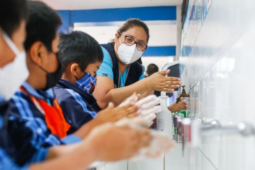 Ministerio de Salud refuerza medidas de prevención contra la covid-19 en colegios