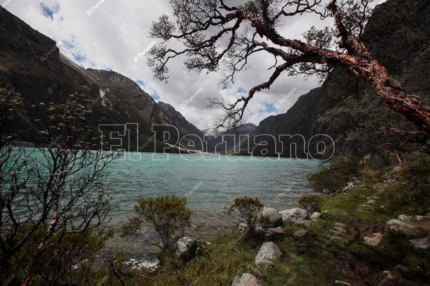Ancash - 23 abril 2010 / Laguna de Llanganuco en el Parque Nacional Huascarán. 
Foto Diario Oficial El Peruano / Rubén Grandez