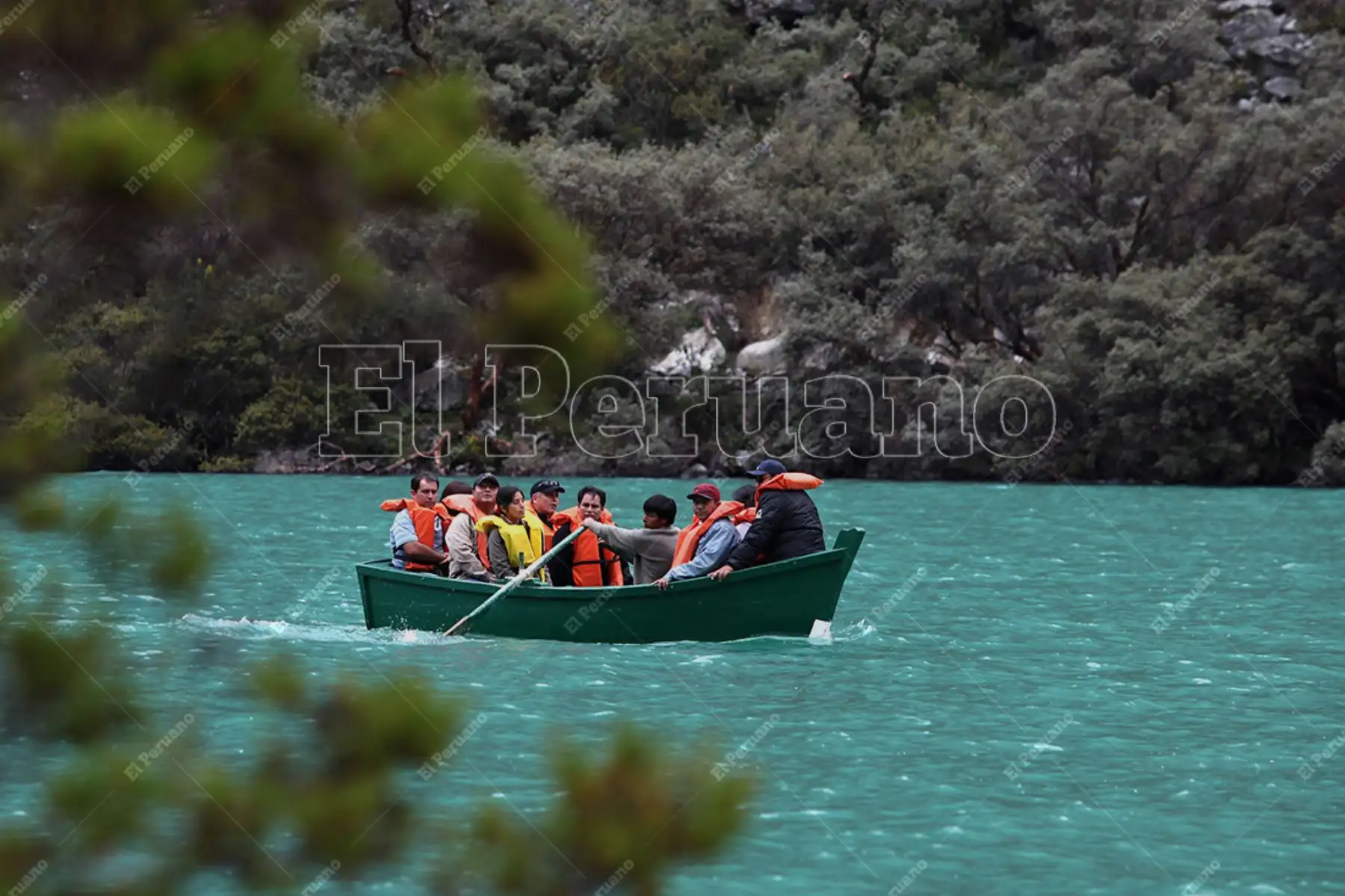 Ancash - 23 abril 2010 / Laguna de Llanganuco en el Parque Nacional Huascarán. Foto Diario Oficial El Peruano / Rubén Grandez
