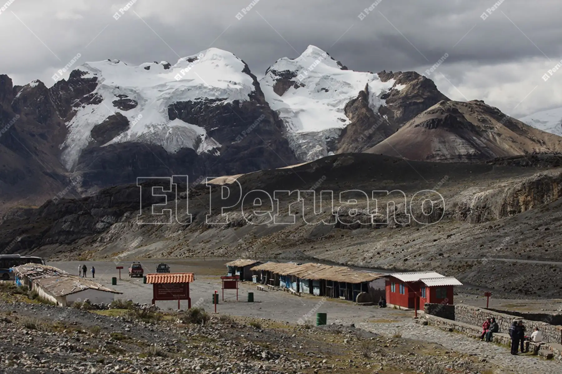 Ancash - 24 abril 2010 / Nevado Pastoruri en el Parque Nacional Huascarán. 
Foto Diario Oficial El Peruano / Rubén Grandez