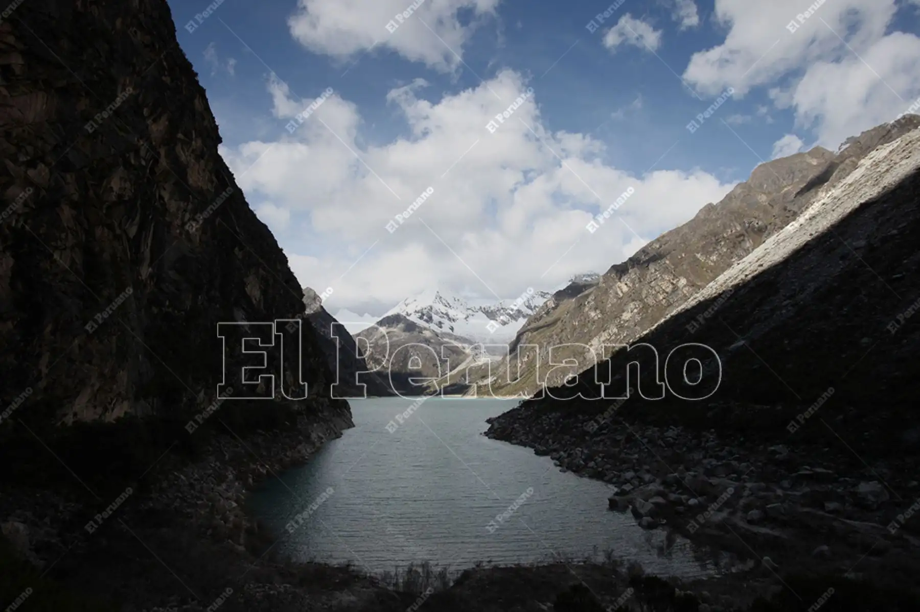 Ancash - 22 ABRIL 2010 / Laguna Parón en el Parque Nacional Huascarán. Foto Diario Oficial El Peruano / Rubén Grandez