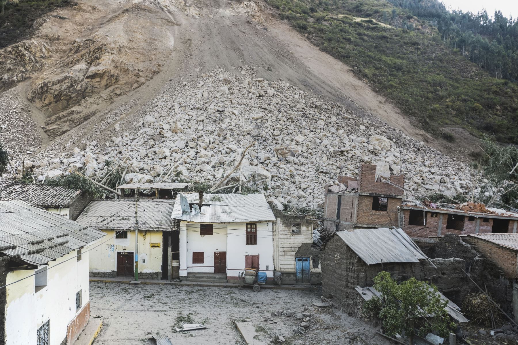 Fotos aéreas del deslizamiento en el sector Cruz de Shallapa, en el distrito de Chavín de Huántar, provincia de Huari, región Áncash.
Foto: ANDINA/Braian Reyna