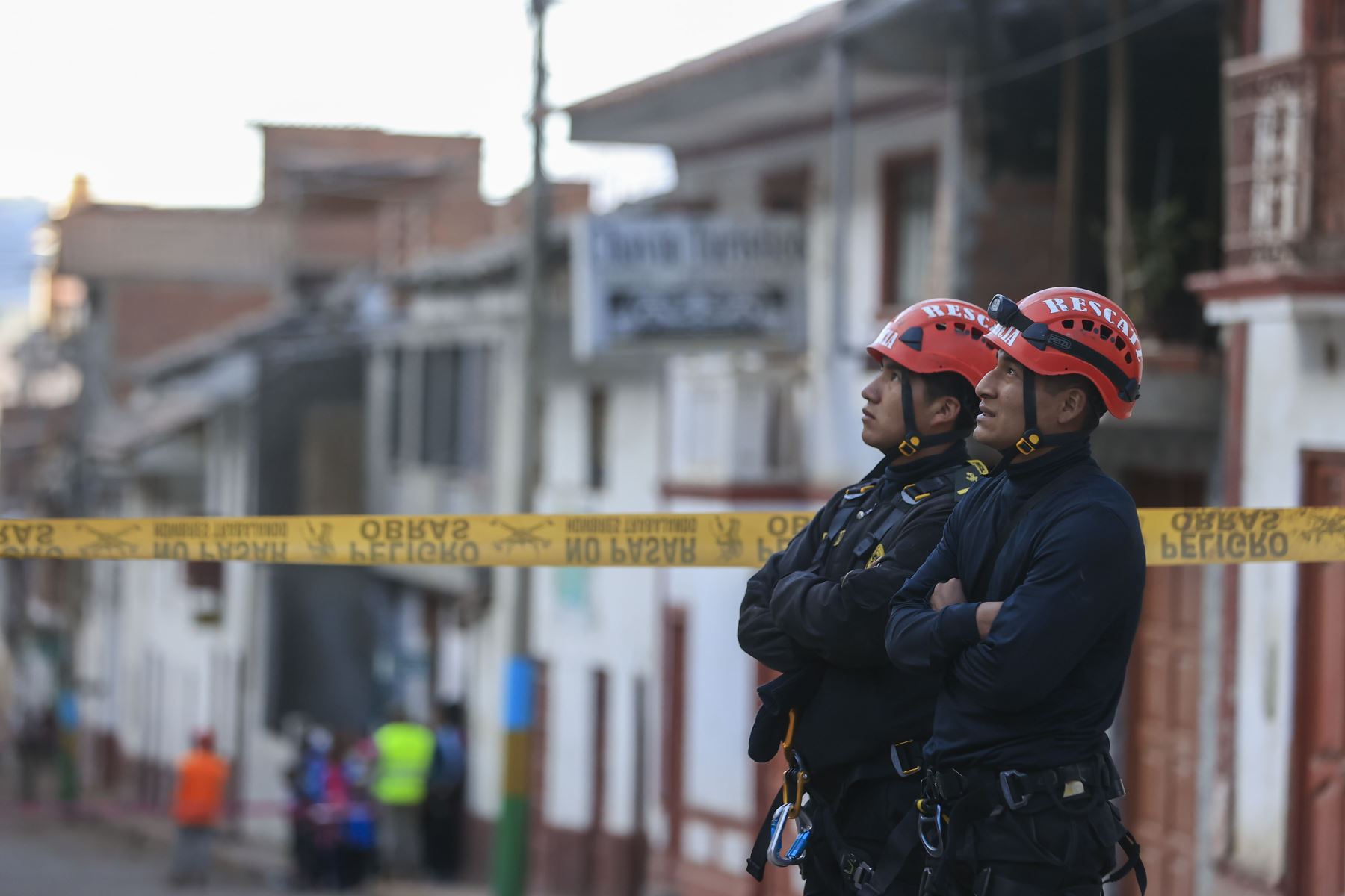 Unidades de rescate especializados ayudan a los damnificados tras el deslizamiento de tierra registrado en el sector de Cruz de Shallapa del distrito de Chavín de Huántar.
Foto: ANDINA/Carla Patiño