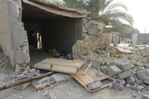 Imagen muestra una vista de la destrucción después de un terremoto de magnitud 6.0 en la aldea de Sayeh Khosh en la provincia de Hormozgan, en el sur de Irán. Foto: AFP