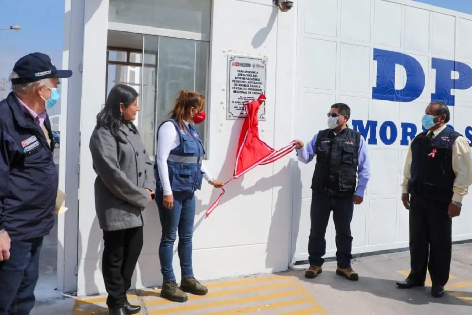 El Ministerio de la Producción realizó la transferencia oficial de los desembarcaderos pesqueros artesanales de Morro Sama y Vila Vila a la región Tacna, como parte del proceso de descentralización para el desarrollo integral del país.
Foto: Ministerio de la Producción