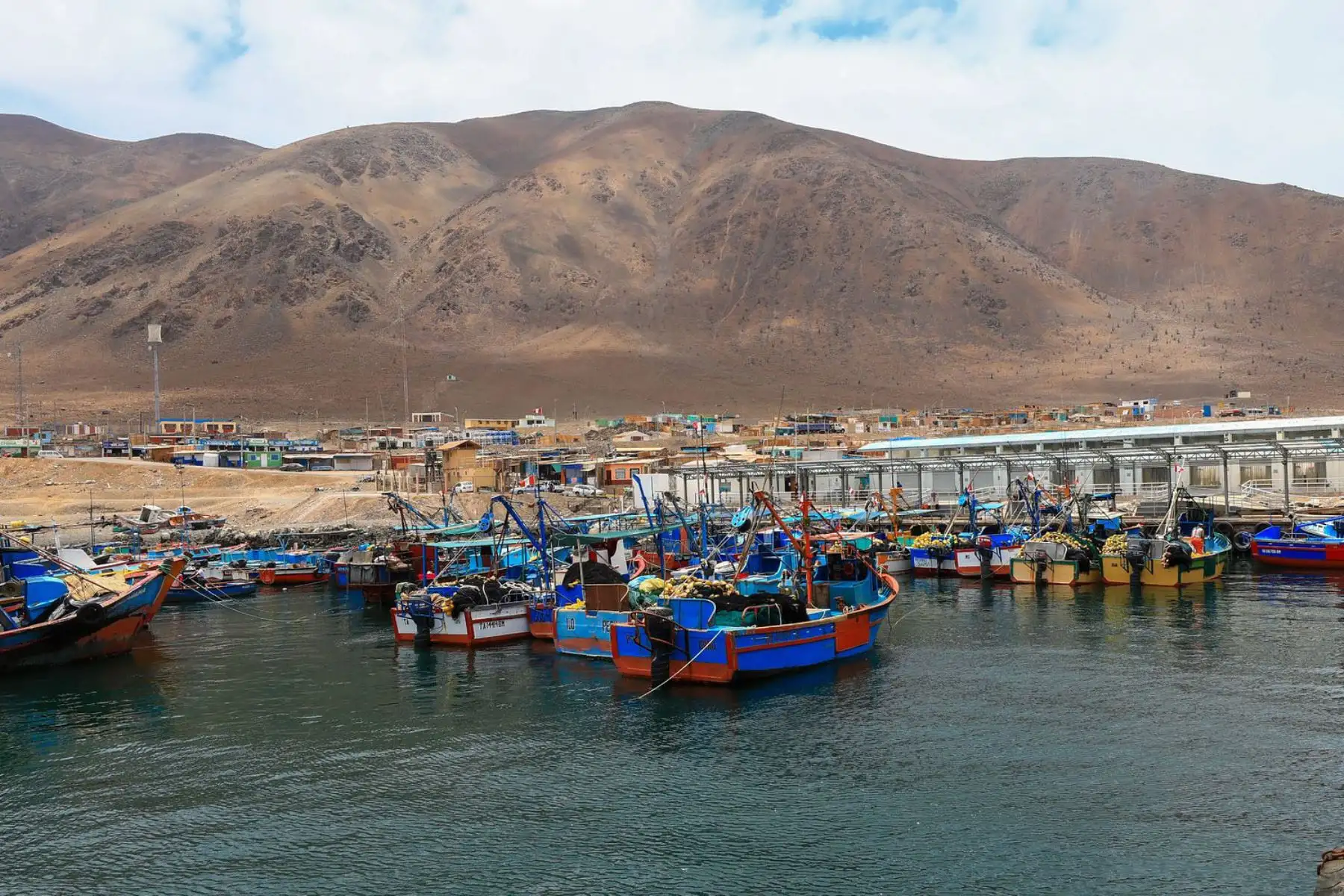 El Ministerio de la Producción realizó la transferencia oficial de los desembarcaderos pesqueros artesanales de Morro Sama y Vila Vila a la región Tacna, como parte del proceso de descentralización para el desarrollo integral del país.
Foto: Ministerio de la Producción
