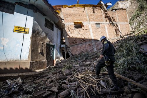 Personal de Indeci, PNP y FFAA continúan inspeccionando la zona afectada tras derrumbe en Chavín de Huántar
