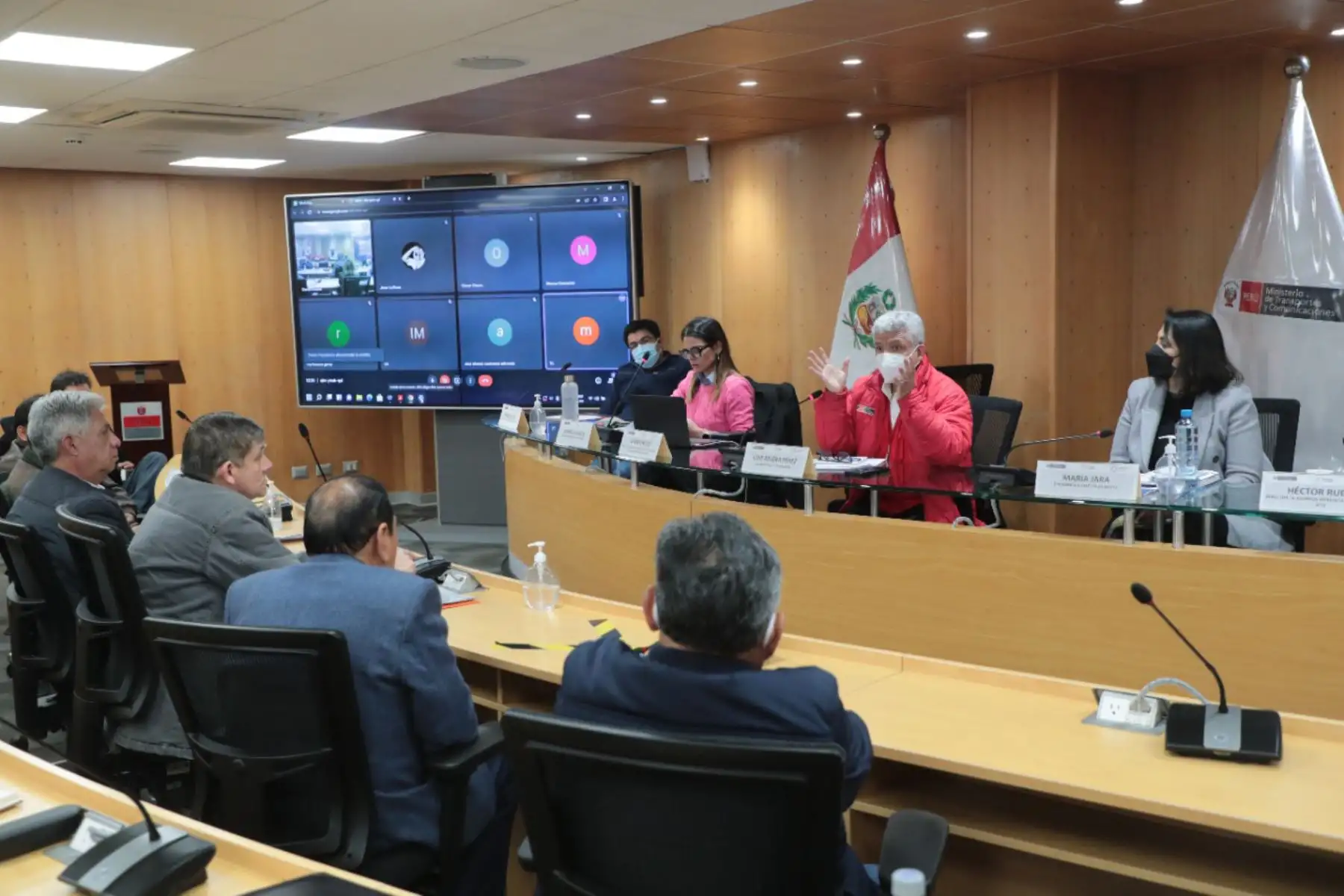 Reunión en el MTC entre transportistas y autoridades del gobierno. ANDINA/Difusión