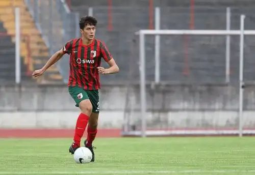 Fabio Gruber, quien su padre es alemán y su madre peruana,  juega de defensa