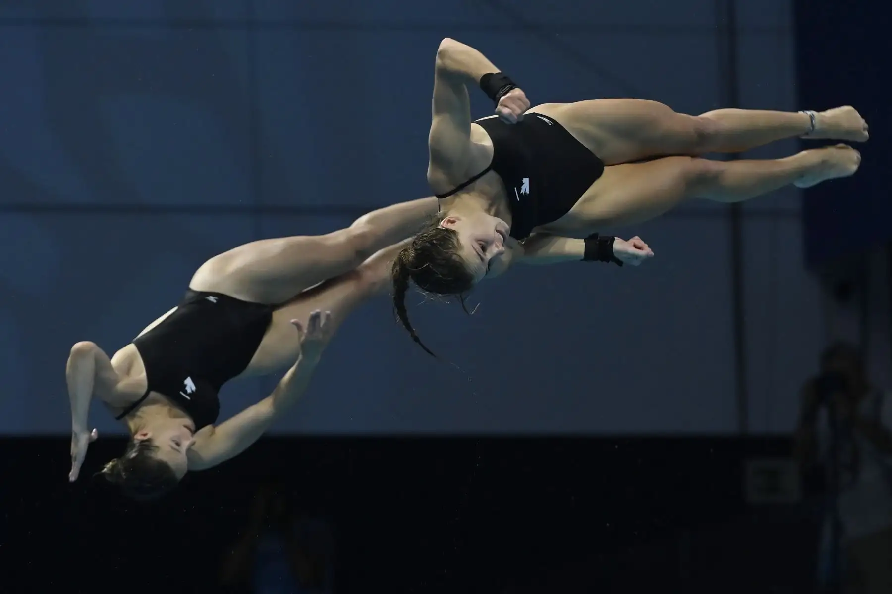 Mia Vallee y Margo Erlam de Canadá compiten durante la final de trampolín sincronizado de salto de 3 m femenino del XIX Campeonato Mundial de Natación FINA en Duna Arena en Budapest, Hungría.
Foto: EFE