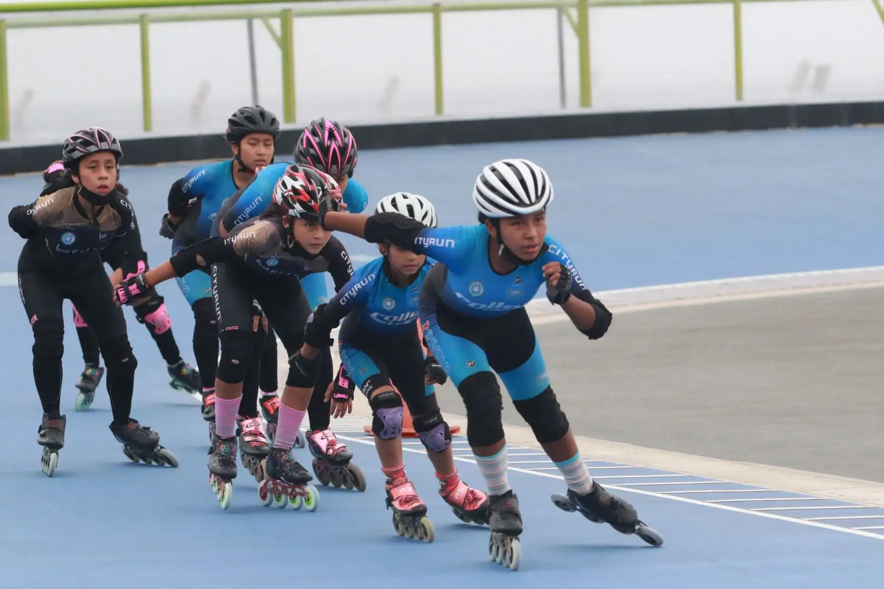 Legado promueve espacios creativos y deportivos denominado “Legado Ayllu Pukllay” en la sede de la Costa Verde.
 Se trata de una fiesta deportiva para niños, jóvenes y adultos, quienes podrán jugar y practicar disciplinas como vóley playa, skateboarding, bmx, freestyle, pickleball, patinaje de velocidad y básquet, además, de exhibiciones de danza moderna.
Foto: ANDINA/Héctor Vinces