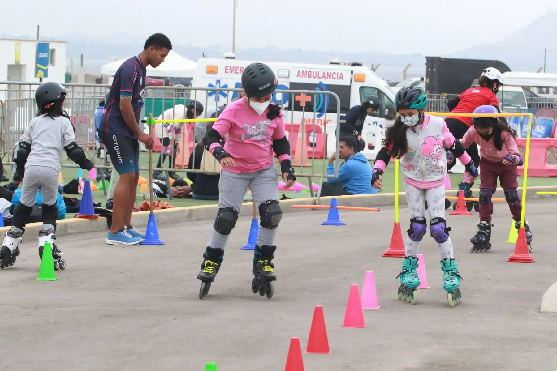 Legado promueve espacios creativos y deportivos denominado “Legado Ayllu Pukllay” en la sede de la Costa Verde.
 Se trata de una fiesta deportiva para niños, jóvenes y adultos, quienes podrán jugar y practicar disciplinas como vóley playa, skateboarding, bmx, freestyle, pickleball, patinaje de velocidad y básquet, además, de exhibiciones de danza moderna.
Foto: ANDINA/Héctor Vinces