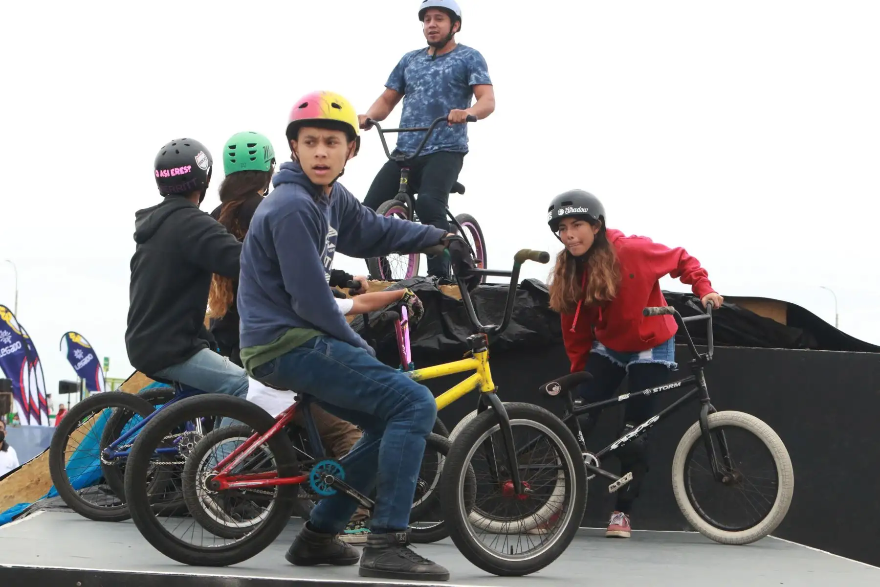 Legado promueve espacios creativos y deportivos denominado “Legado Ayllu Pukllay” en la sede de la Costa Verde.
 Se trata de una fiesta deportiva para niños, jóvenes y adultos, quienes podrán jugar y practicar disciplinas como vóley playa, skateboarding, bmx, freestyle, pickleball, patinaje de velocidad y básquet, además, de exhibiciones de danza moderna.
Foto: ANDINA/Héctor Vinces