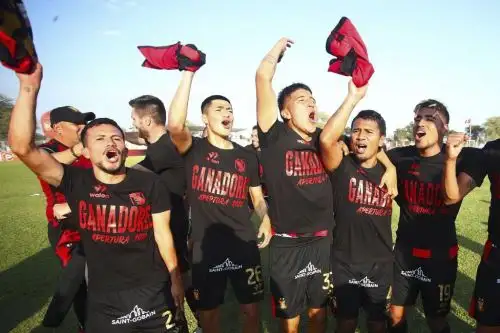 En un año para el olvido en el que equipos populares como Alianza Lima hicieron poco menos que papelones en las competencias internacional, el Melgar FC se levanta como el equipo más atractivo del campeonato nacional. ANDINA/Difusión