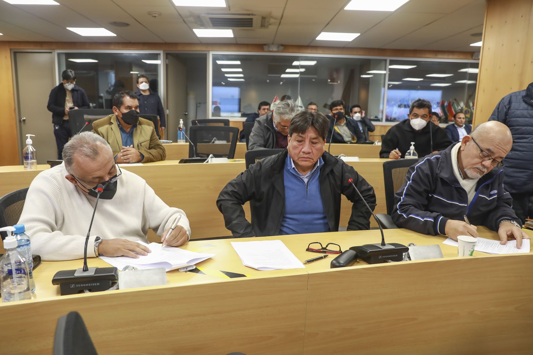 El ministro de Transportes y Comunicaciones, Juan Barranzuela, se reunió con representantes del transporte urbano de Lima y Callao. Anunció que se llegó a un acuerdo con la mayoría de gremios para levantar la medida de paralización anunciada este lunes 4 de julio. Foto: ANDINA/MTC