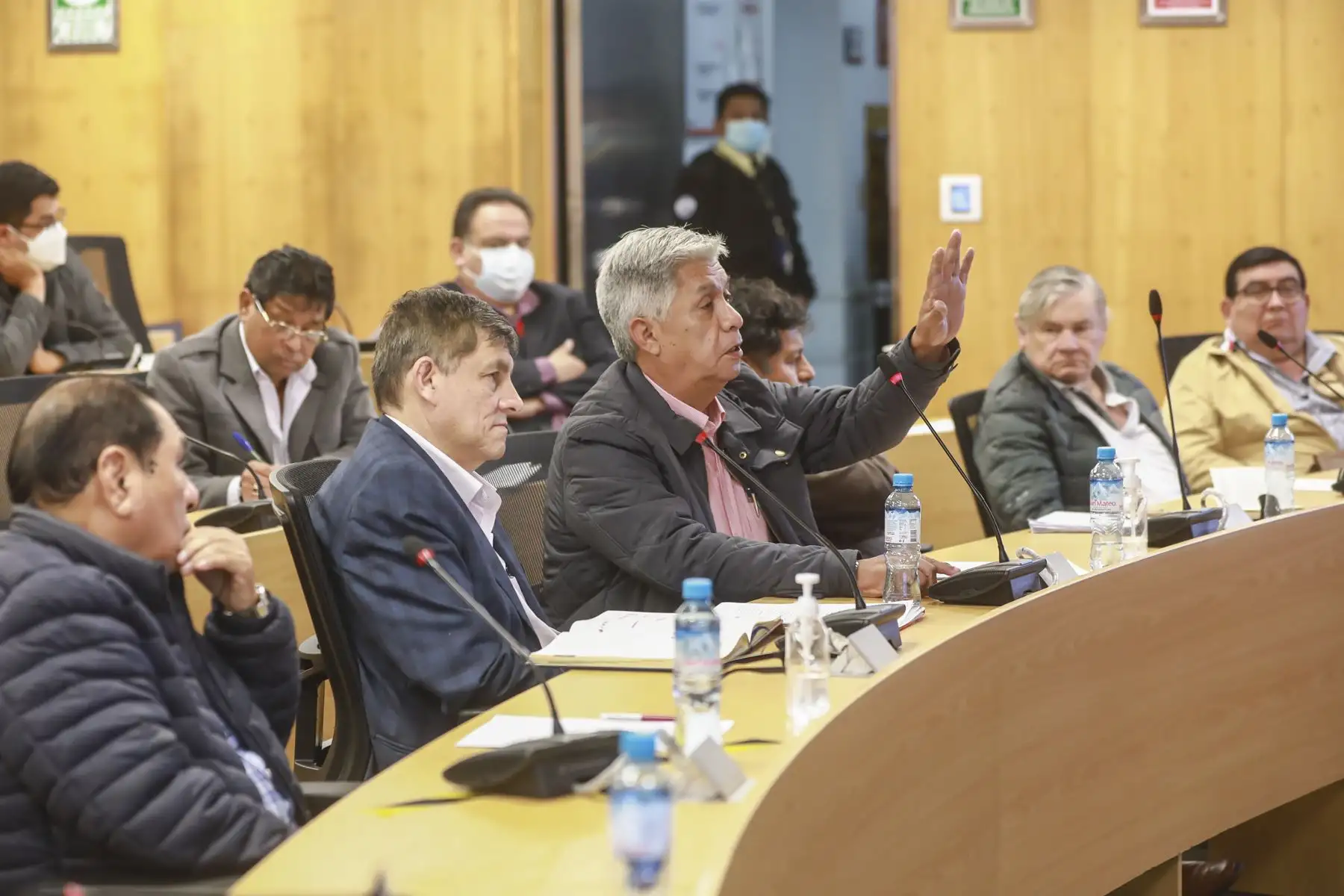 El ministro de Transportes y Comunicaciones, Juan Barranzuela, se reunió con representantes del transporte urbano de Lima y Callao. Anunció que se llegó a un acuerdo con la mayoría de gremios para levantar la medida de paralización anunciada este lunes 4 de julio. Foto: ANDINA/MTC