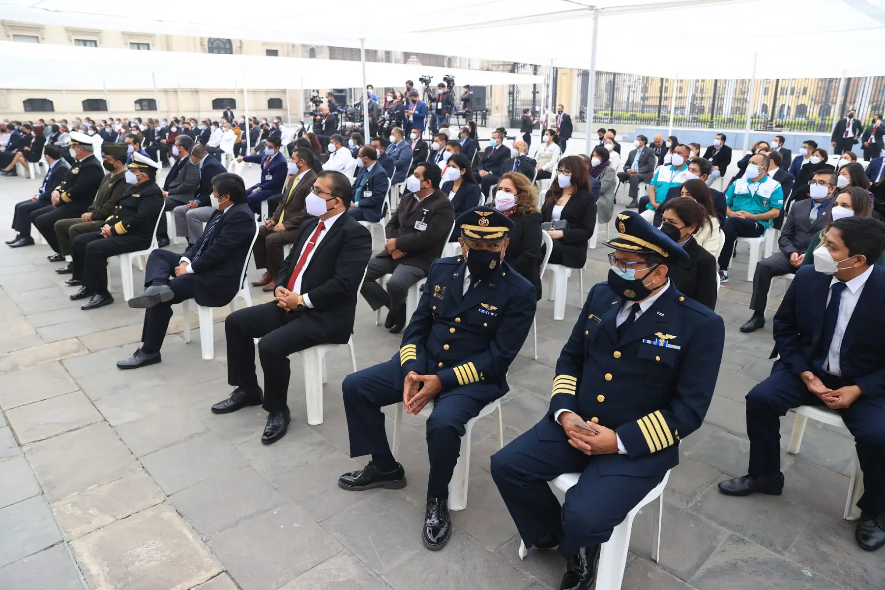 El mandatario Pedro Castillo Terrones, junto con ministros de Estado y otras autoridades, preside la actividad "Perú del Bicentenario: Asegurados en salud", en Palacio de Gobierno. Foto: ANDINA/Prensa Presidencia