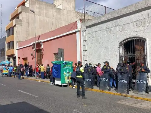 Gran expectativa ha generado en Arequipa el próximo partido de Melgar F.C. por la copa Sudamericana. Los hinchas forman largas colas para adquirir su entrada.