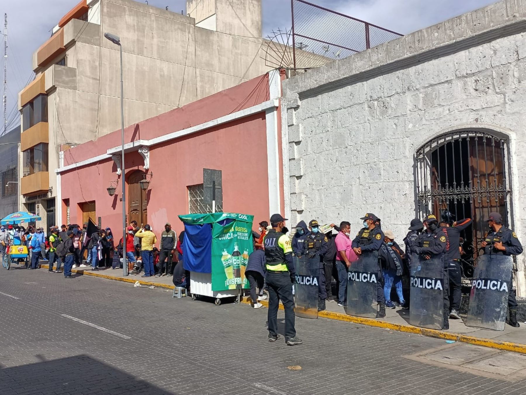 Gran expectativa ha generado en Arequipa el próximo partido de Melgar F.C. por la copa Sudamericana. Los hinchas forman largas colas para adquirir su entrada.