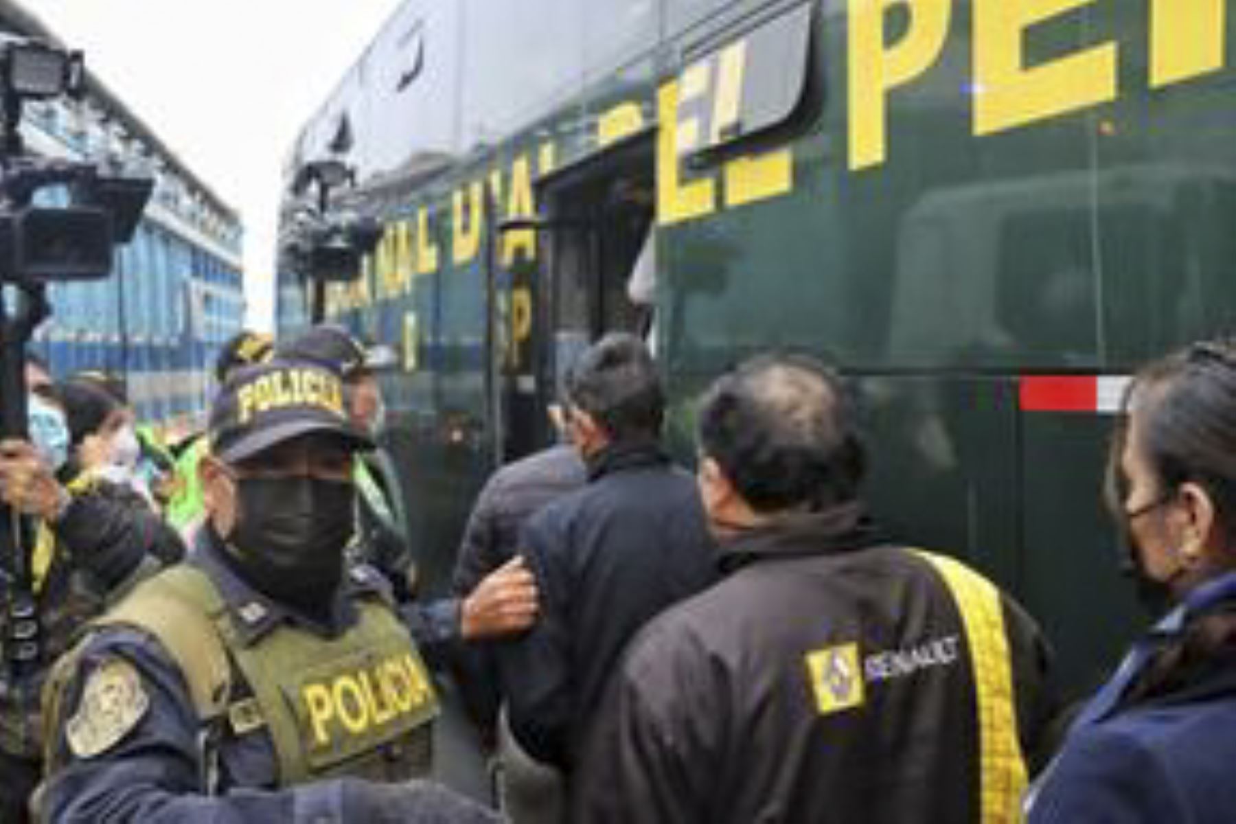 La Policía Nacional del Perú brindo un servicio gratuito de sus unidades móviles desde tempranas horas para apoyar a las personas que no conseguían movilidad por causa del paro de transportistas. Foto: ANDINA/Difusión