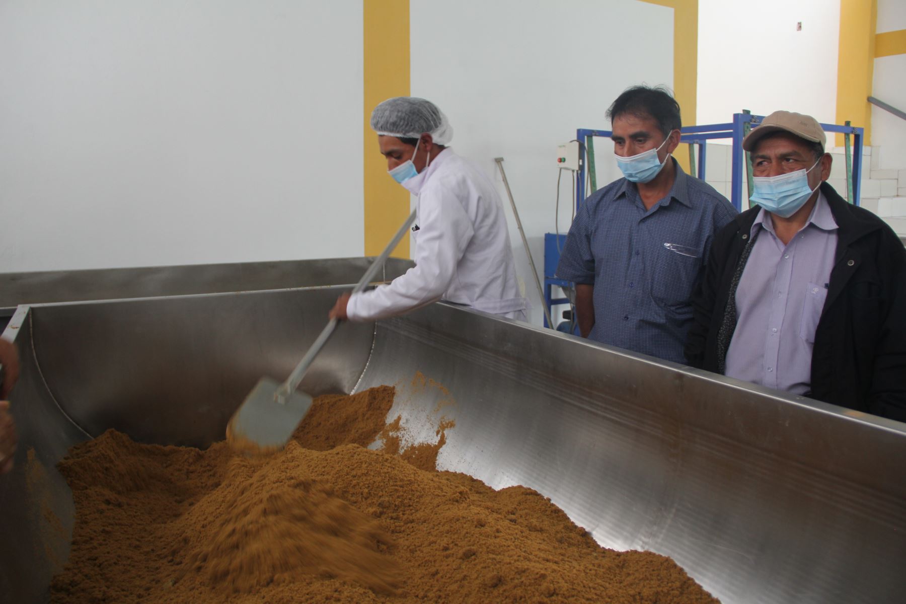 Lambayeque: entregan planta procesadora de panela a asociación de productores de caña