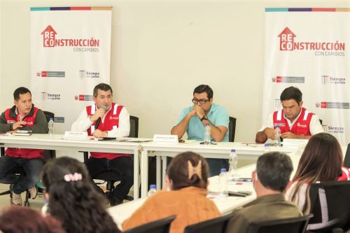 Director ejecutivo de la ARCC, Robert López, dialogó con autoridades y representantes de Piura. Foto: ANDINA/ARCC.