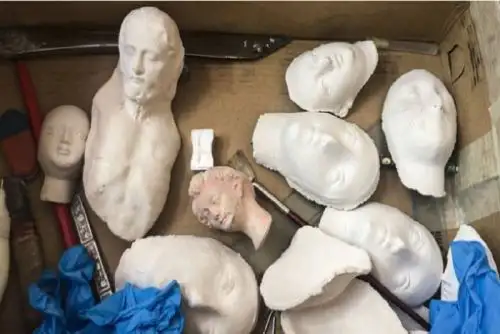 Los moldes de vírgenes, cristos y ángeles, así como las cabezas y rostros de ángeles, vírgenes y santos eran usados para hacer esculturas nuevas o réplicas.