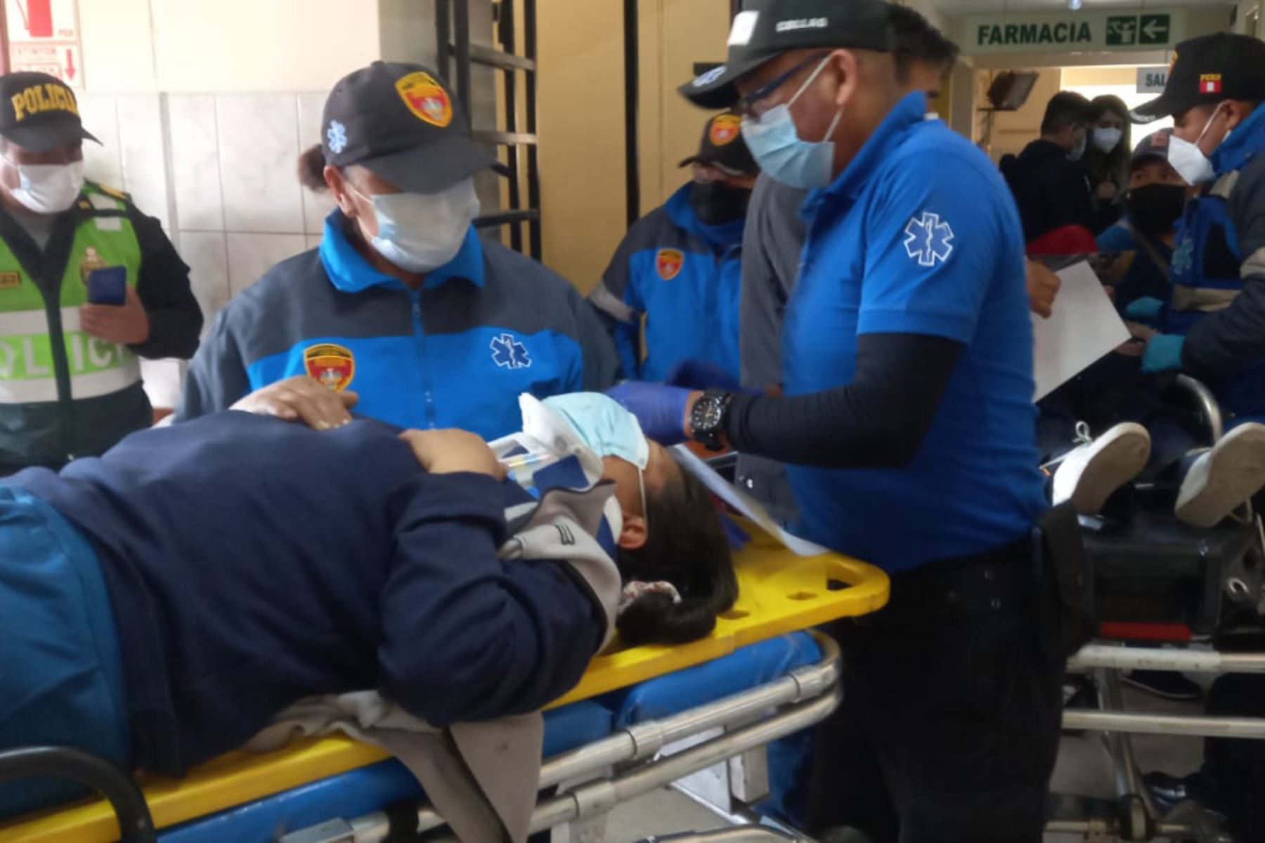 Los heridos fueron trasladados al hospital Goyeneche, donde los médicos diagnosticaron que la mayoría de pacientes son policontusos y solo dos personas presentan TEC leve, por lo que fueron sometidos a una tomografía. Foto: Facebook/ Municipalidad de Arequipa