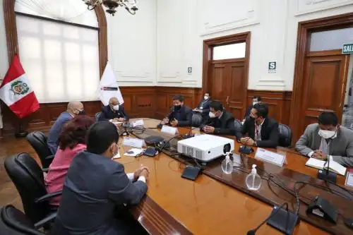 Reunión entre representantes de la PCM y autoridades cusqueñas. Foto: ANDINA/difusión.