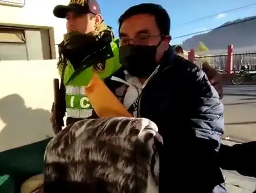 Agentes de la Policía Anticorrupción de La Libertad detuvieron esta madrugada al alcalde provincial de Sánchez Carrión-Huamachuco, Robert Contreras Morales, acusado de liderar la organización criminal los Capos de Huama.
