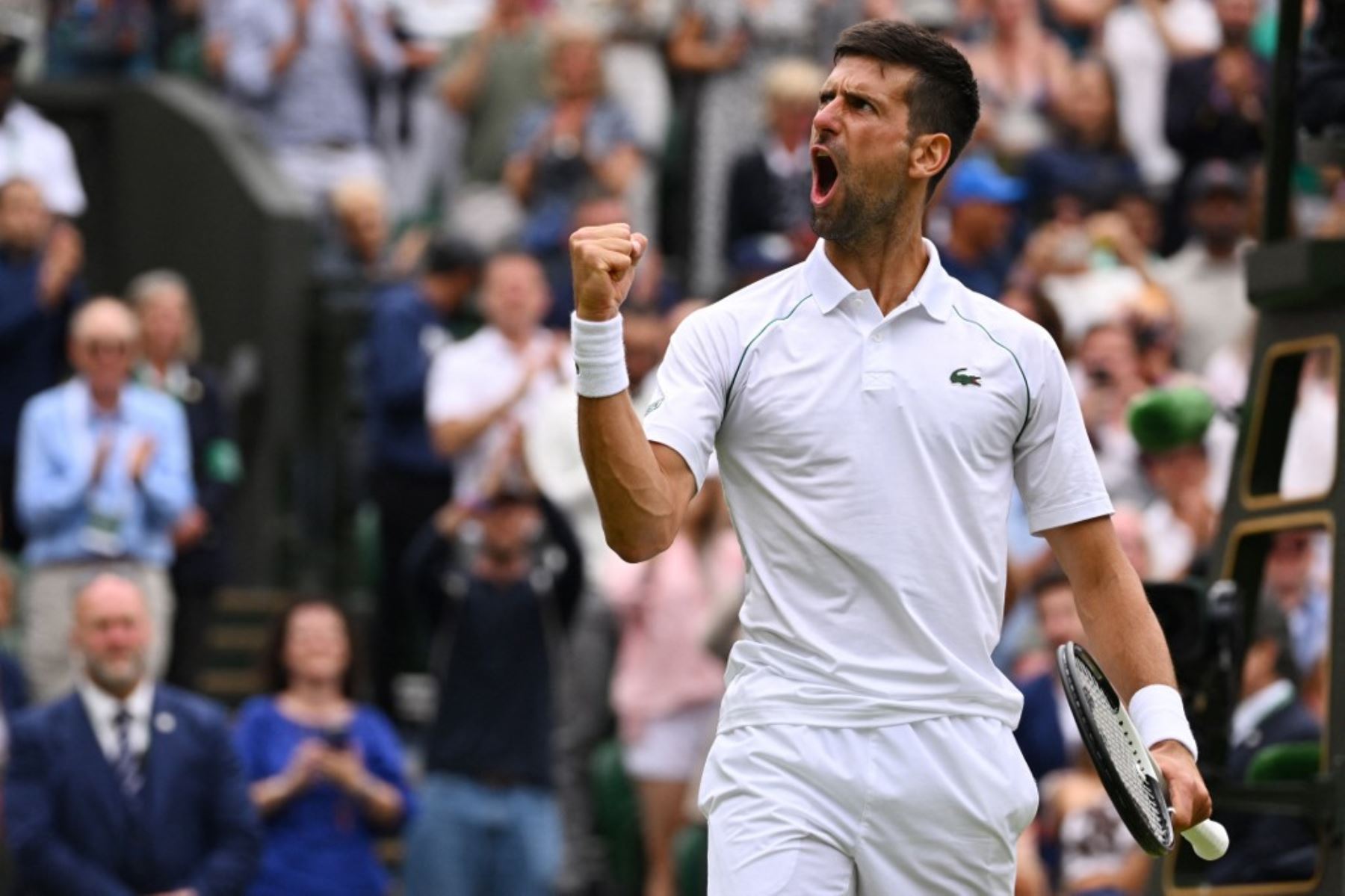Novak Djokovic se instaló en los semifinales del Wimbledon al derrotar al italiano Jannik Sinner