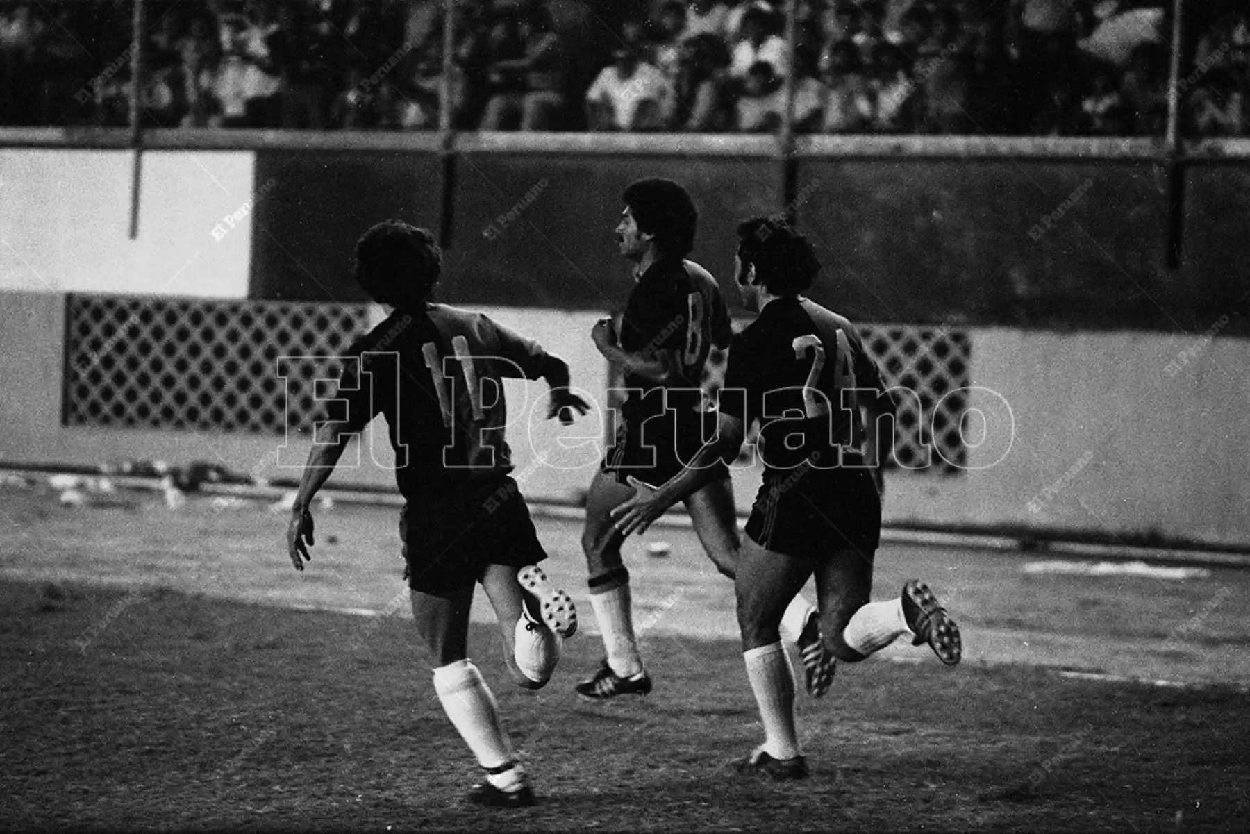 Lima - 31 enero 1982 / FBC Melgar se coronó campeón del fútbol peruano 1981 al empatar 1-1 con Sporting Cristal. Genaro Neyra anotó el gol del cuadro arequipeño. 
Foto: Archivo Histórico de El Peruano / Norman Córdova