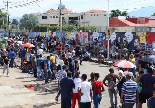 Migrantes reclaman en el sur de México permisos para transitar hacia EE.UU.