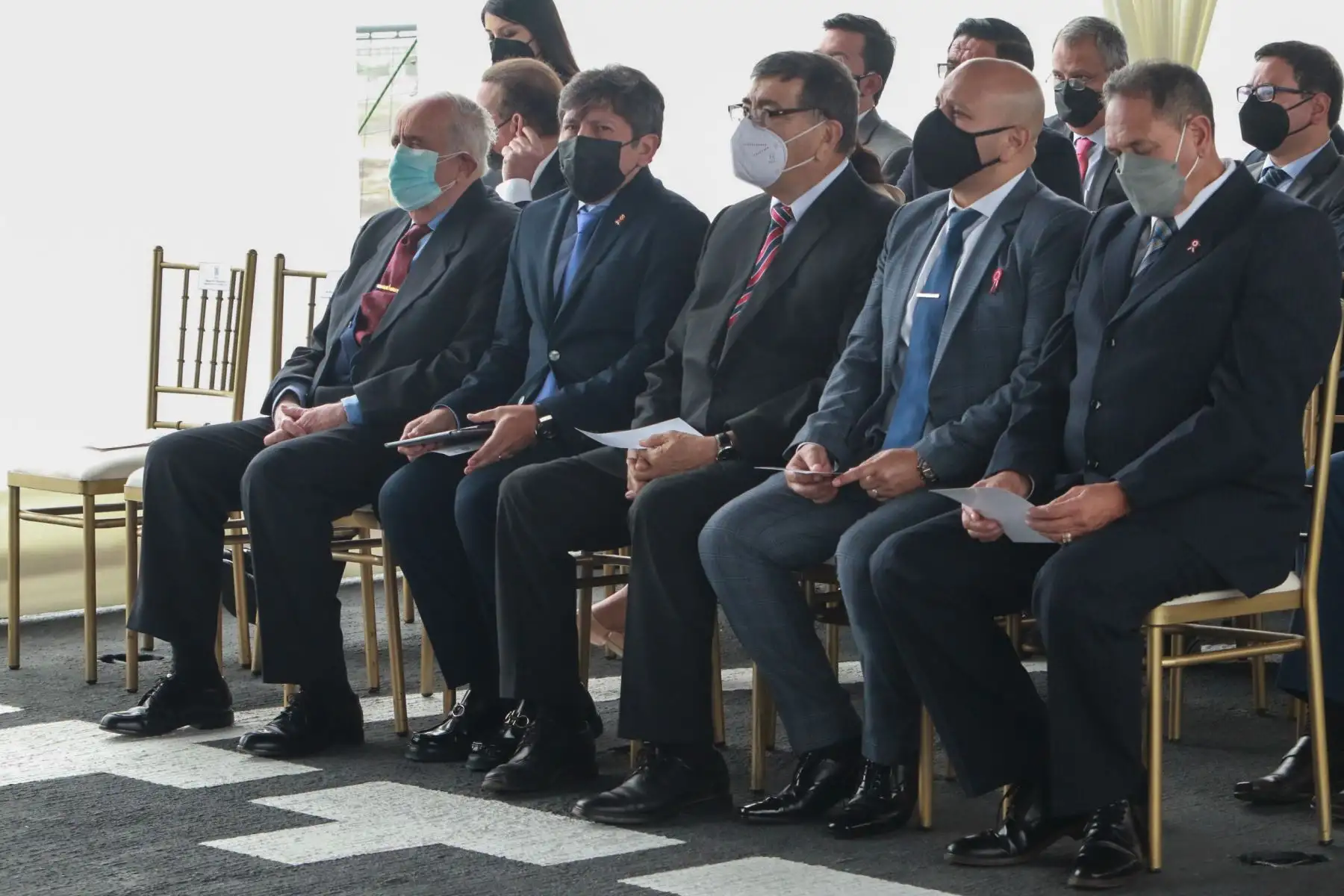 La Marina de Guerra del Perú realizó el lanzamiento de la Cruzada Nacional de Valores “Somos Grau, Seámoslo Siempre”. Esta cruzada tiene como objetivo difundir e inculcar en la población los valores inspirados en la figura del Gran Almirante del Perú, don Miguel Grau Seminario, los mismos que son pilares de la Institución. La ceremonia se llevó a cabo en el B.A.P. “Pisco” y estuvo presidida por el almirante Alberto Alcalá Luna.
Foto: ANDINA/Héctor Vinces