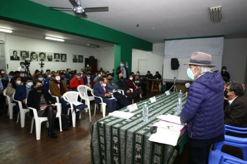 El ministro Modesto Montoya participó en mesa técnica desarrollada en la sede de la Confederación Nacional Agraria. Foto: Minam