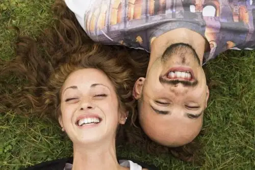 El Día Internacional de la Felicidad es una fecha establecida por la ONU para reconocer la relevancia de la felicidad y el bienestar como metas y aspiraciones universales de los seres humanos. Foto: INTERNET/Medios