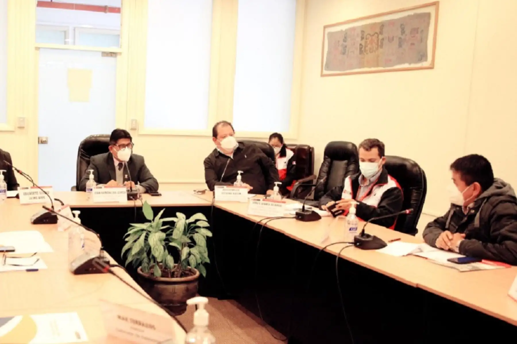 Ministro de Trabajo y Promoción del Empleo, Juan Lira Loayza, se reunió con representantes de las empresas y trabajadores. Foto: Cortesía.