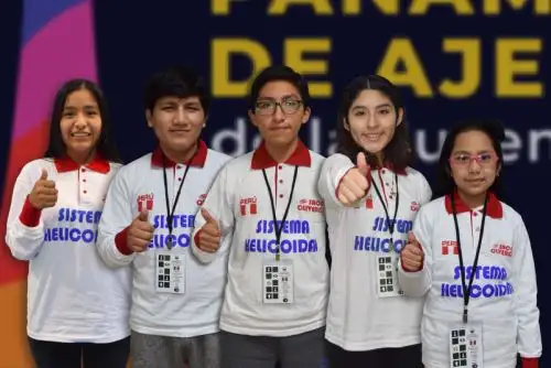 En la foto los escolares del Colegio Saco Oliveros que ganaron medallas en el XXXII Festival Panamericanos de Ajedrez de la Juventud: Azumi Bravo, Henry Vásquez, Diego Flores (oro), Fiorella Contreras e Irina Rojas. ANDINA/ Saco Oliveros