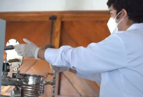 Con el objetivo de dar valor agregado a productos agroindustriales de la región Piura, una de las más dinámicas en este sector en Perú, un equipo de docentes investigadores de la Facultad de Ingeniería de la Universidad de Piura desarrolló un prototipo de deshidratador de frutas que utiliza la tecnología de descompresión instantánea controlada, combinada con microondas.