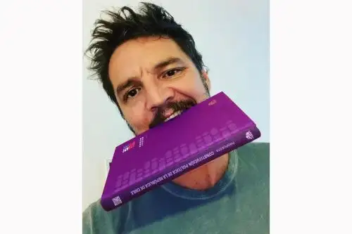 La nueva Constitución contiene 388 artículos y 57 normas transitorias de aplicación. El primer artículo versa: "Chile es un Estado social y democrático de derecho. Es plurinacional, intercultural, regional y ecológico". Foto: Twitter de Pedro Pascal