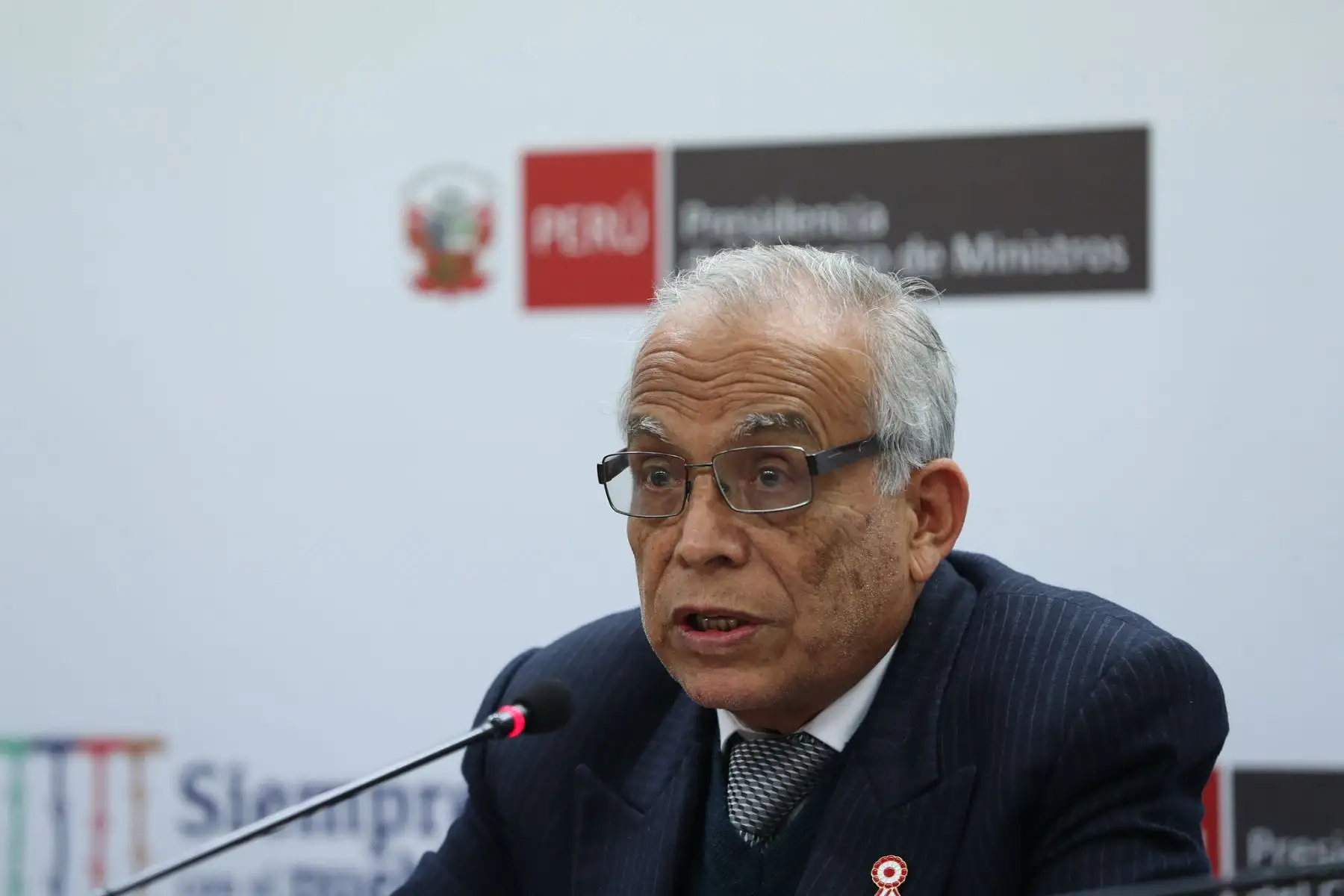 Titular de la PCM, Aníbal Torres y ministros de Estado brindan conferencia de prensa. Foto: ANDINA/PCM