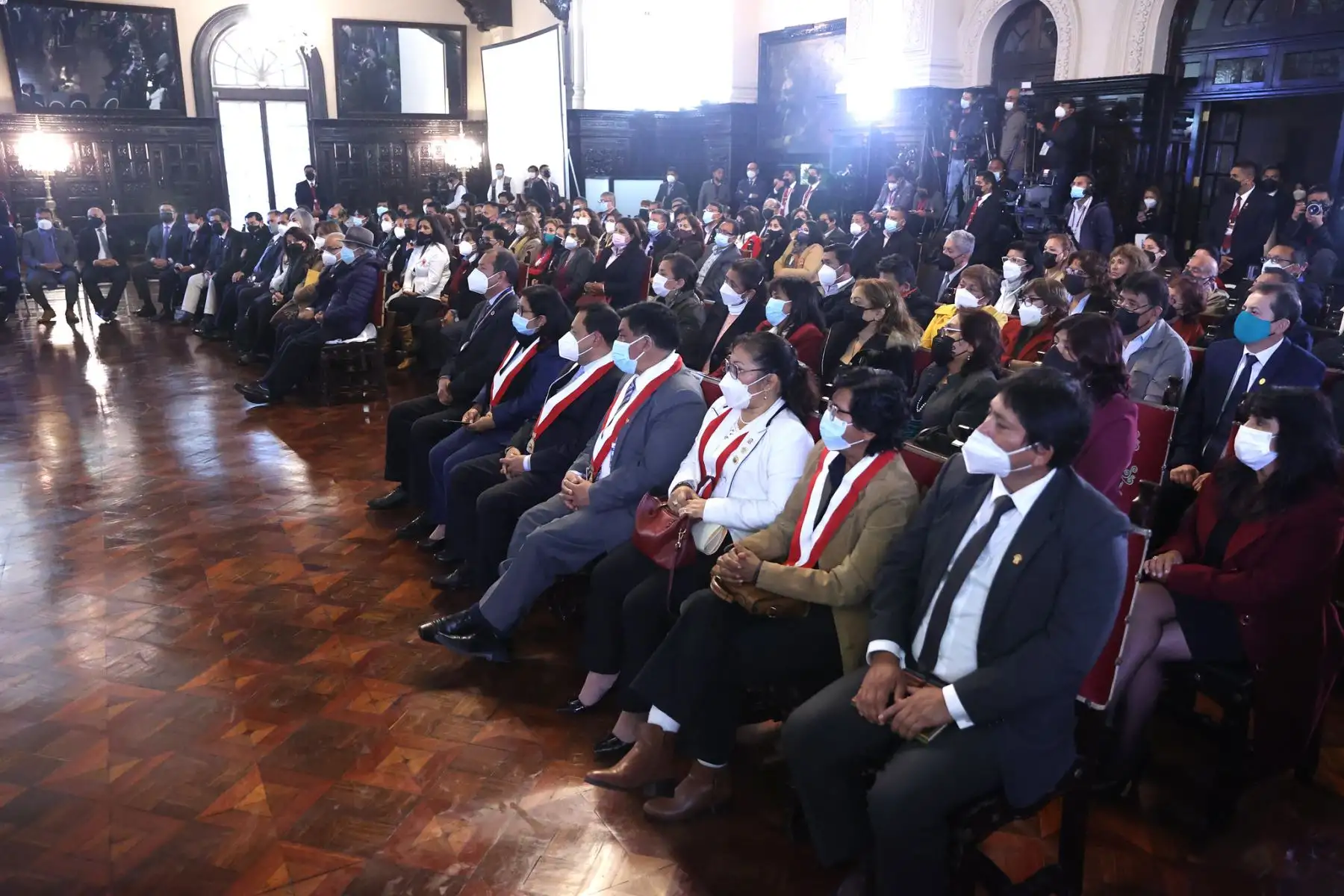 El presidente de la República, Pedro Castillo, lidera la ceremonia denominada ‘Homenaje a maestras y maestros: Transformadores de vidas’ en Palacio de Gobierno. Foto: ANDINA/Prensa Presidencia