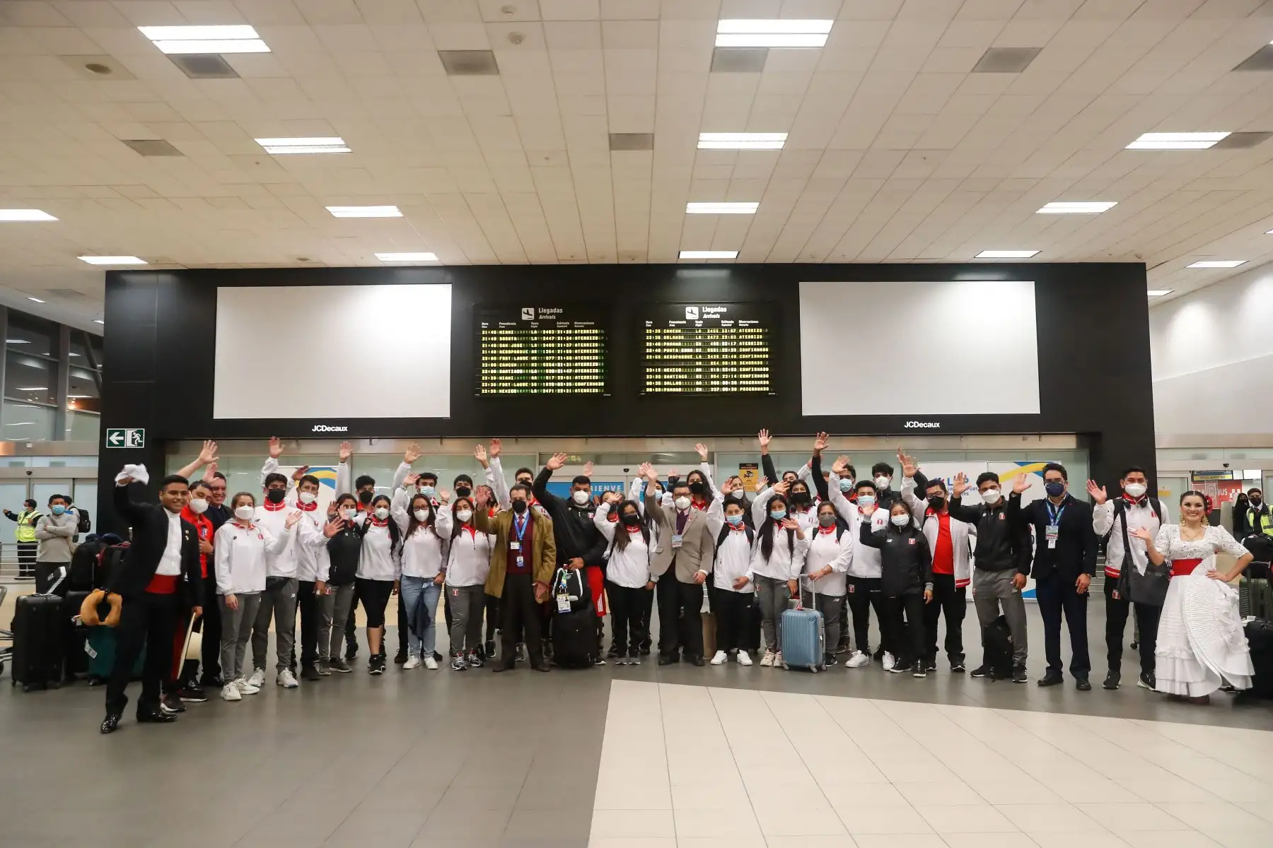 Delegación peruana que participó en los  XIX Juegos Bolivarianos de Valledupar 2022  arribaron a nuestro país, al Aeropuerto Internacional Jorge Chávez.
Foto: ANDINA/Renato Pajuelo