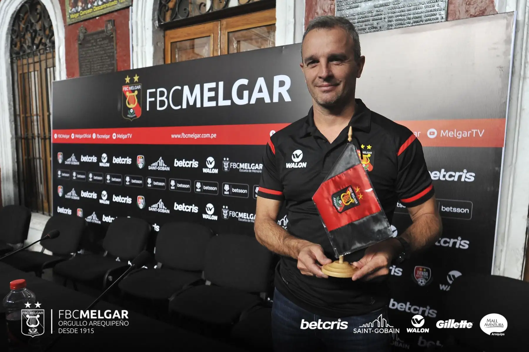 El entrenador argentino Pablo Lavallén fue presentado oficialmente como nuevo técnico del FBC Melgar en reemplazo de Néstor Lorenzo, quien se marchó para dirigir a la selección de Colombia. Foto: @MelgarOficial